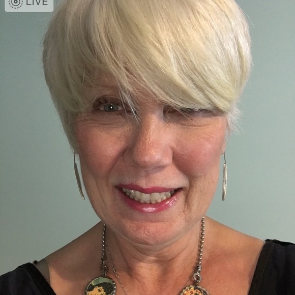 Meet your Posher, Janet - Picture 1 of 1